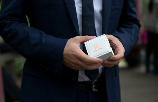 珠寶行業(yè)6000億變局：七夕90后為什么都在買DR鉆戒求婚？